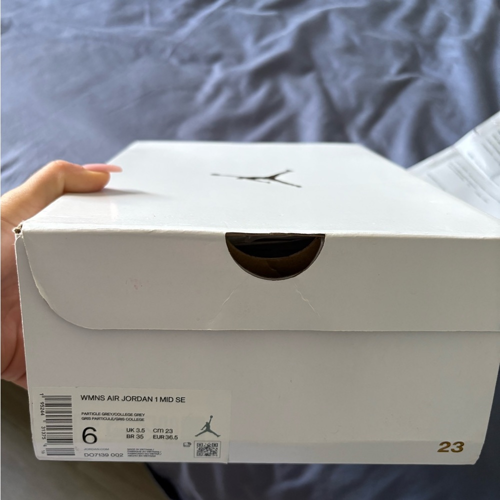 WMNS AIR JORDAN 1 MID SE 6. New W/tag - Picture 8 of 8